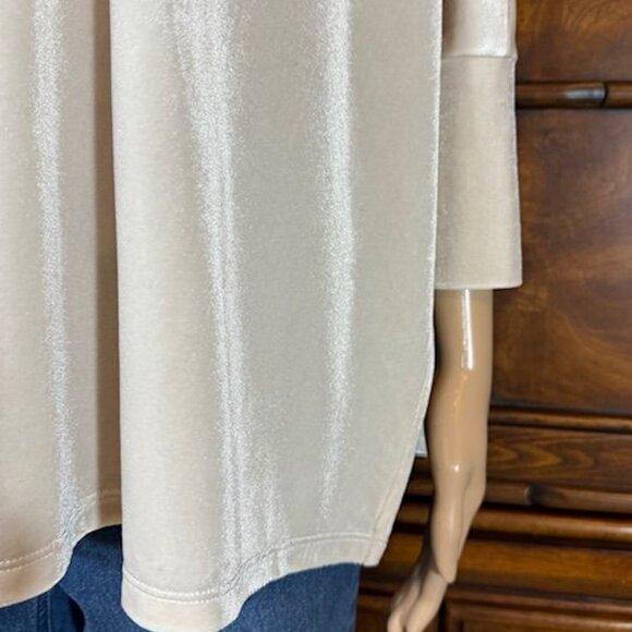 WynneLayers Oyster Stretch Velvet Side Slit Turtleneck Top - Picture 12 of 14